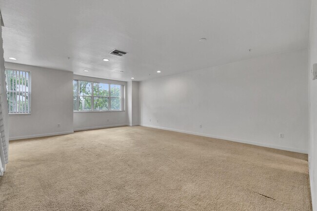 Building Photo - 770 Millbrae Ct