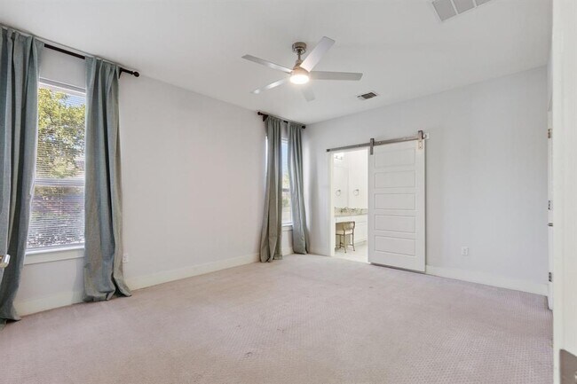 Building Photo - 6000 Baythorne Dr