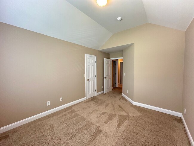 Building Photo - 6378 Clubside Dr