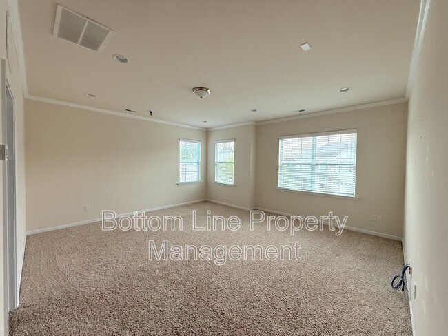 Building Photo - 10652 Sky Chase Ave NW
