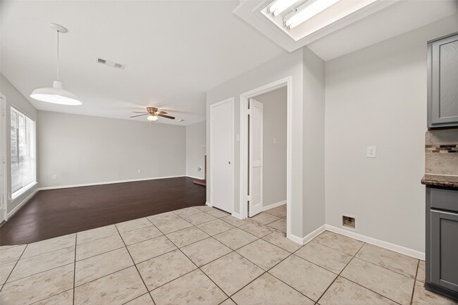 Building Photo - 5439 Baslow Dr