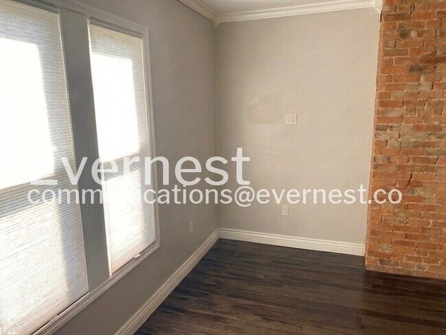 Building Photo - 112 Hanford St