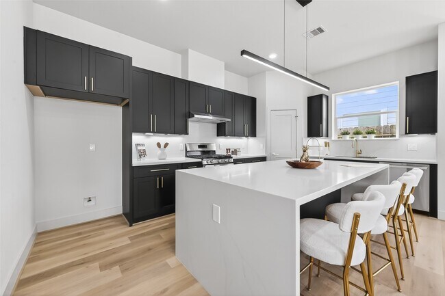 Building Photo - 975 Highland Lgt Ln