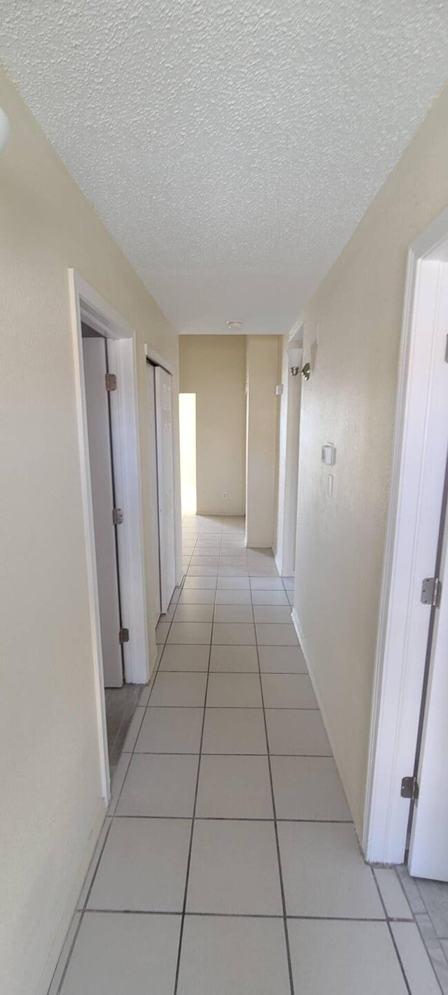 Building Photo - 10373 Valle del Mar Dr