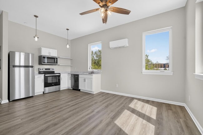 Building Photo - 89 Fishburne St