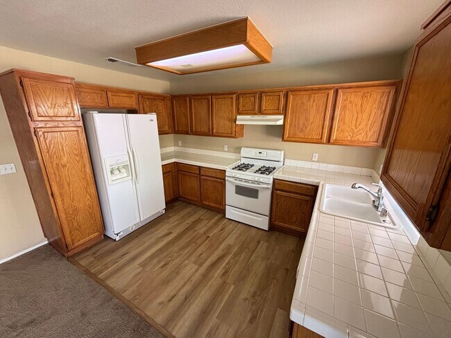 Building Photo - Gorgeous 4Bed/2Bath Home located in Sunris...