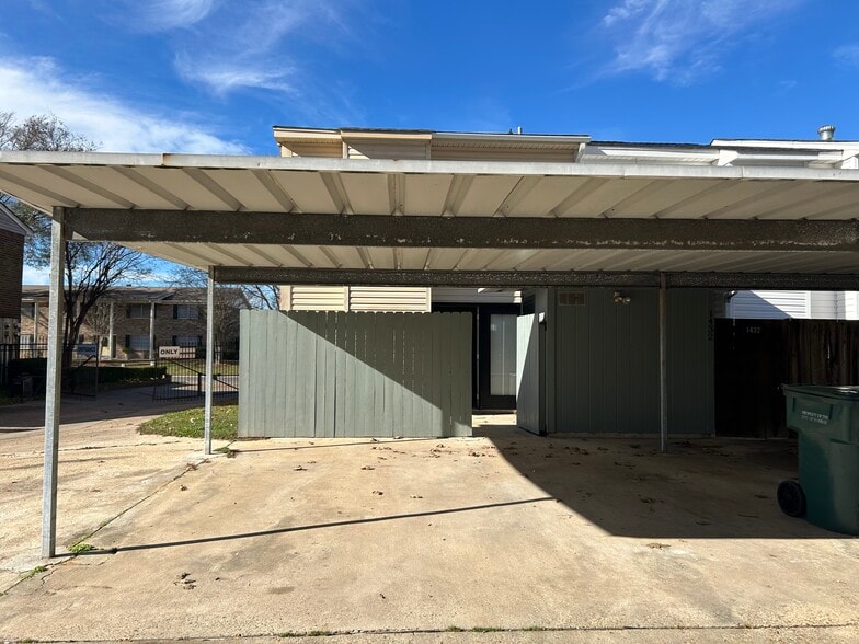 covered parking - 1430 Erin Ave