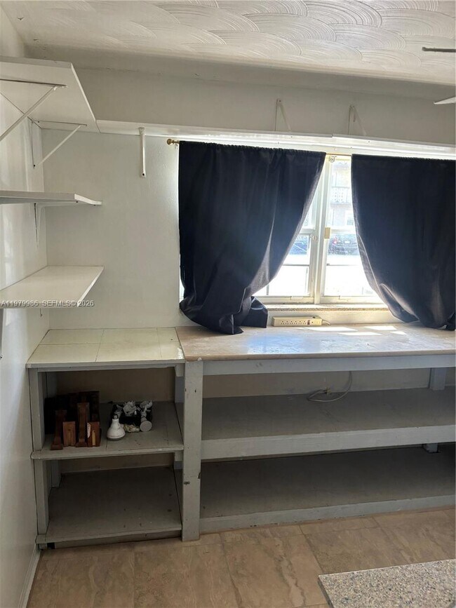 Building Photo - 729 NE 2nd Ct