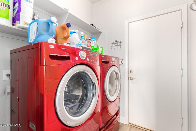 Building Photo - 3725 E Meadowview Dr