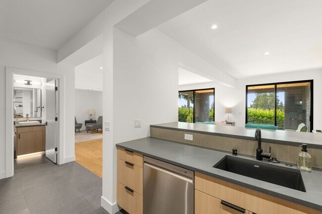 Building Photo - Stunning remodeled apartment with large walk-out patio