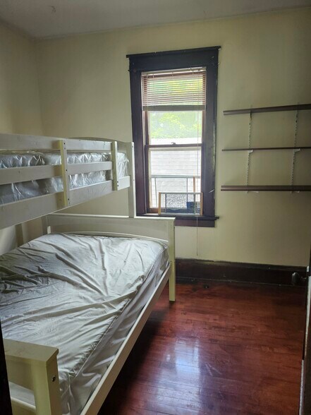 BR 2 - 1754 N Humboldt Ave