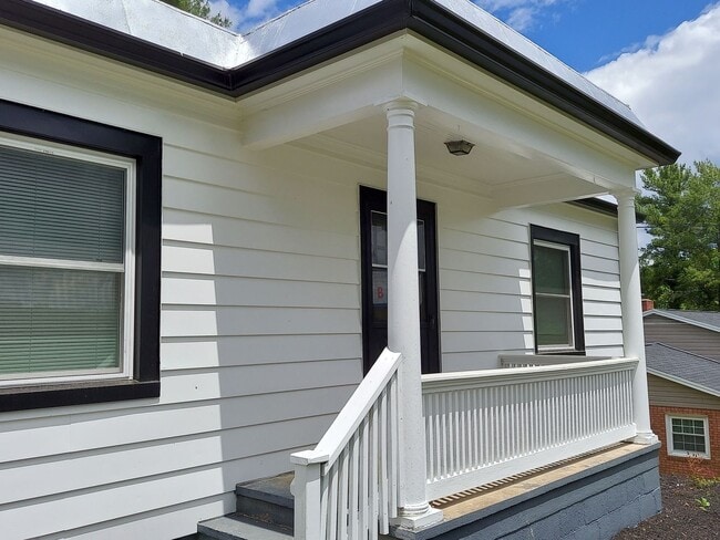 Building Photo - Single Family 3 BR, 2 Bath Rental House in Staunton, Available in November 2025