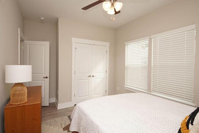 Building Photo - Great Location in Freeport