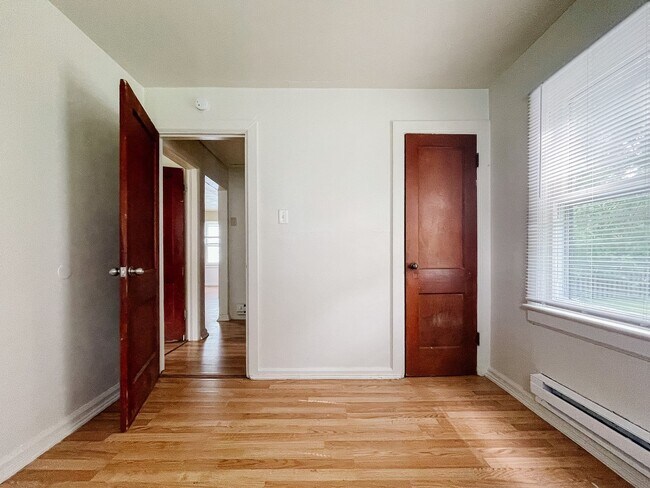 Building Photo - 810 S Luick Ave