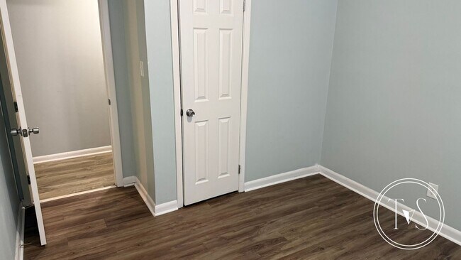 Building Photo - RATE DROP ALERT (was $2300/month)!