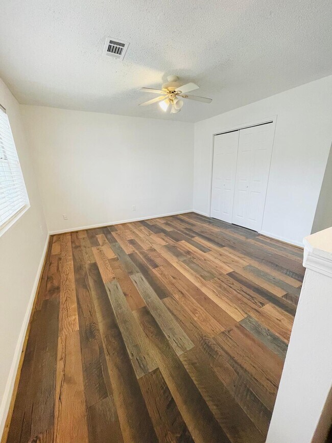 Building Photo - 406 Vineyard Pond Dr NW