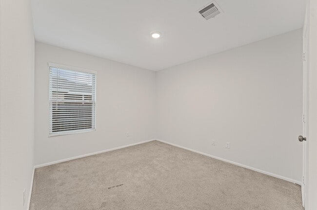 Building Photo - 347 Riverwood Village Ln