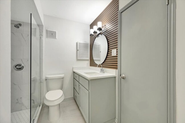 Building Photo - 1601 S Shepherd Dr