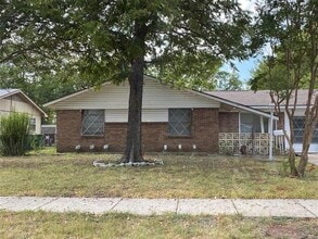 Building Photo - 2119 Tecumseh Trce
