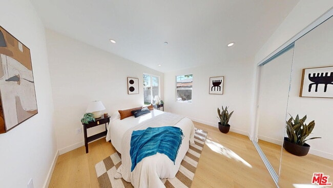 Building Photo - 6441 Satsuma Ave