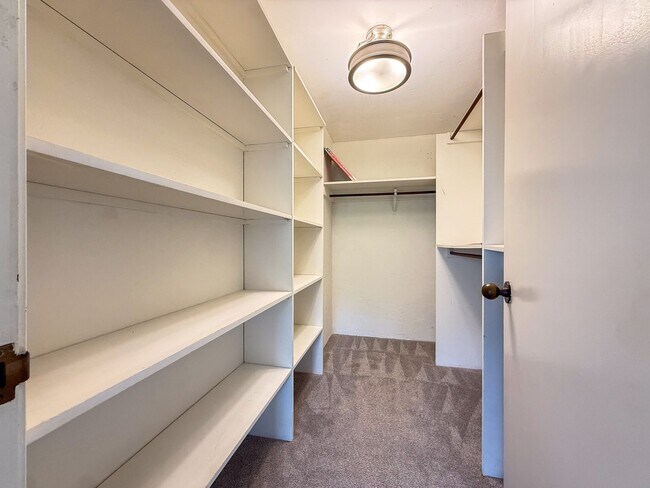 Building Photo - Beautiful One Bedroom in Hawaii Kai