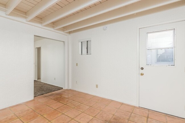 Building Photo - Lovely 4 bedroom Oceanside home!