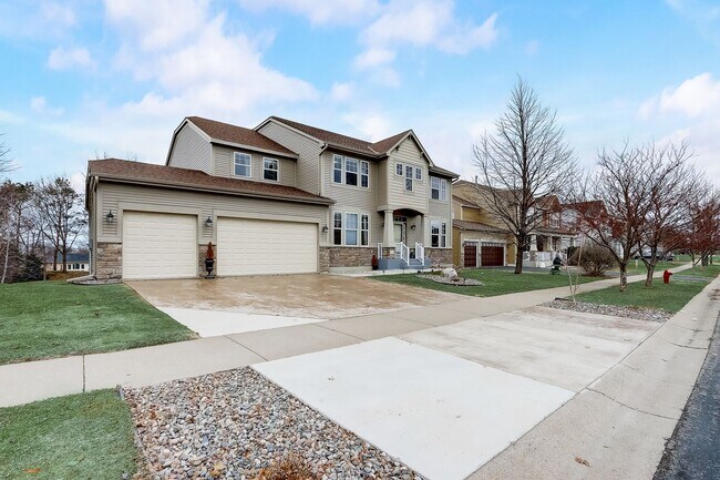 Building Photo - Grand 5 bed 4.5 bath Maple Grove Home w/ 3-Car Garage! Fully Furnished