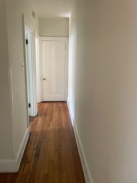 Building Photo - 2122 Slane Ave
