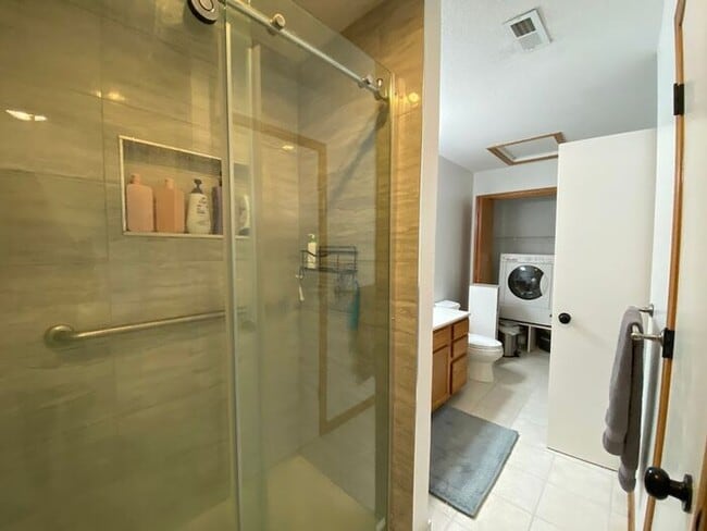 Building Photo - $1,975 | 3 Bedroom, 2.5 Bathroom Home | Ca...
