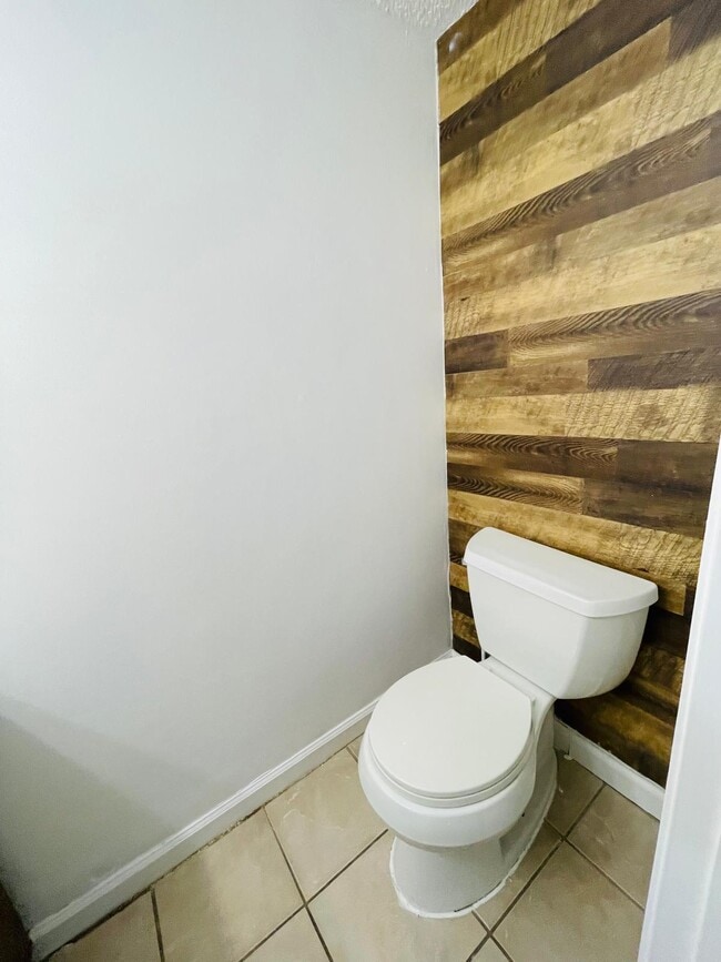 Building Photo - 406 Vineyard Pond Dr NW
