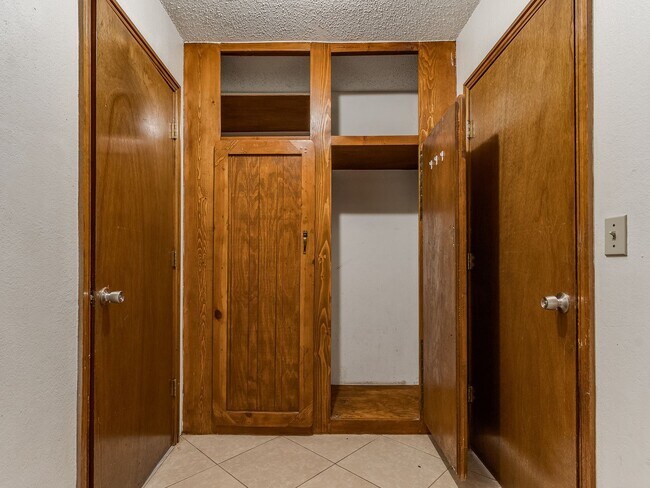 Building Photo - 3 Bed 2 bath!