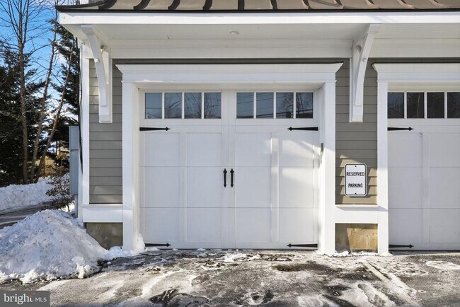 Building Photo - 200 W Wayne Ave