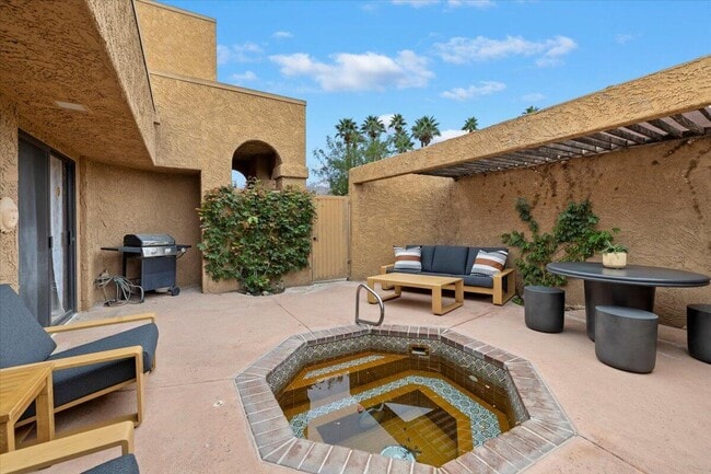 Building Photo - 73417 Foxtail Ln