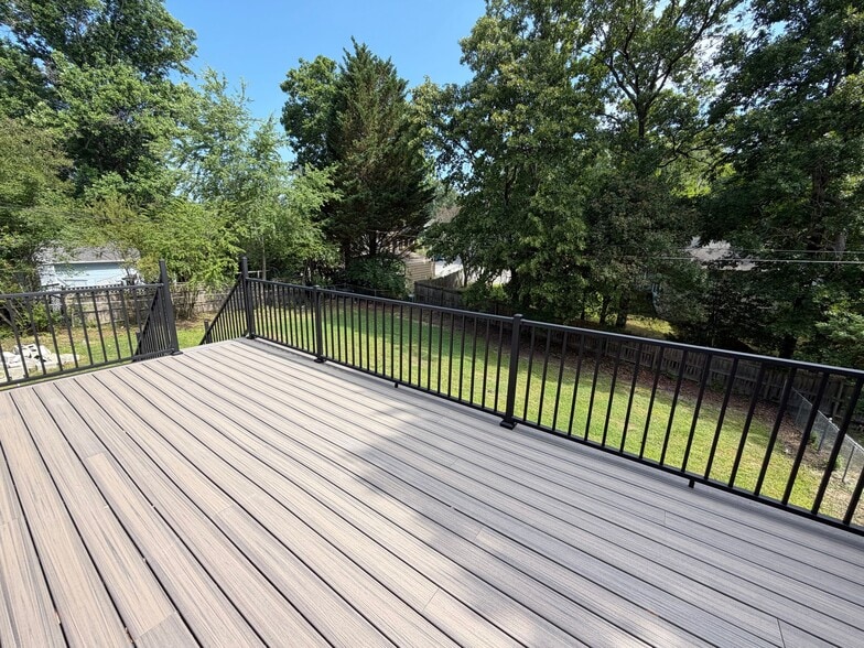 Building Photo - 607 Mountain Wood Dr