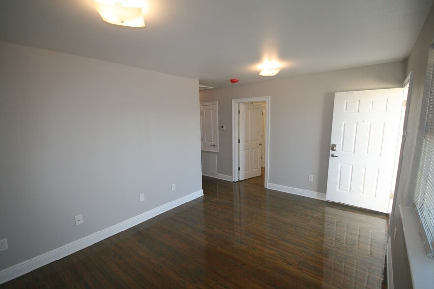 Building Photo - 718 16th St