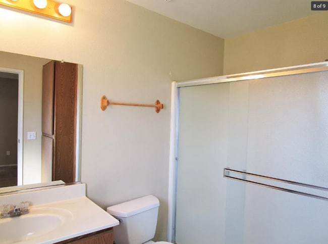 Building Photo - 325 Cantebury Dr