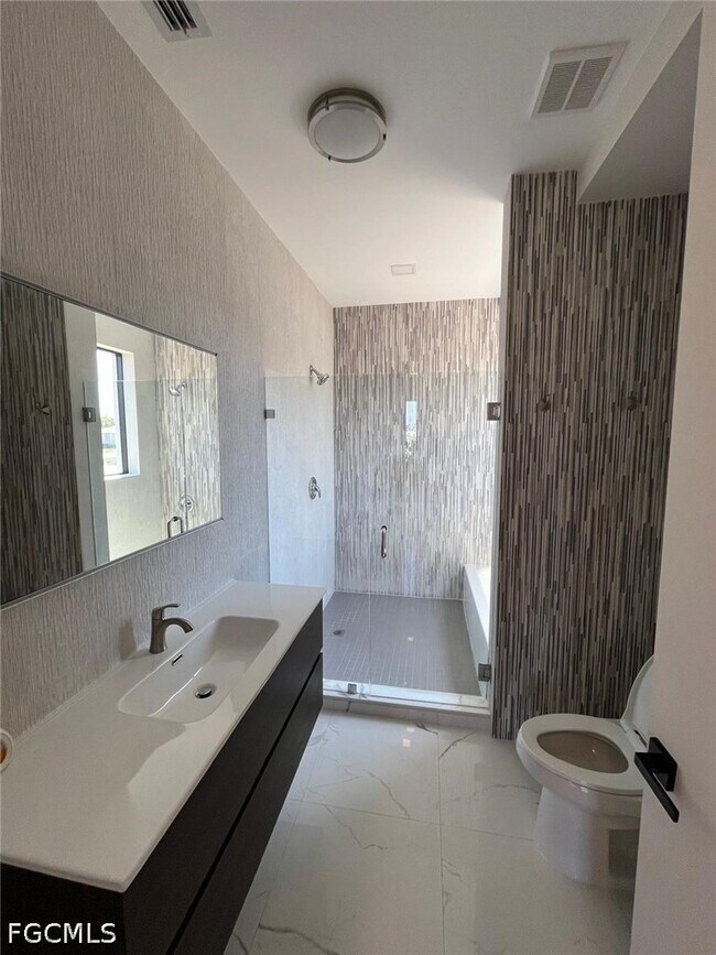 Building Photo - 1832 NW 22nd Pl