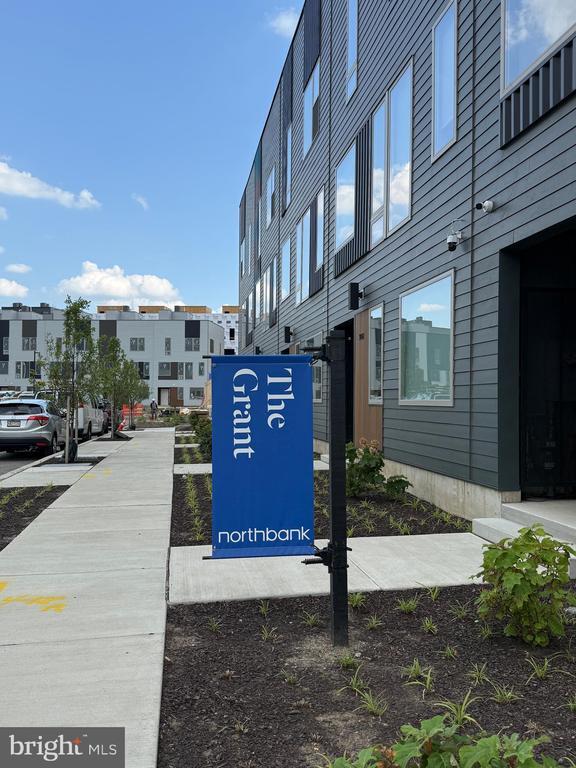 Building Photo - 3006 S Northbank Pl