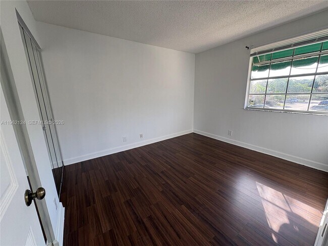 Building Photo - 6579 Via Regina