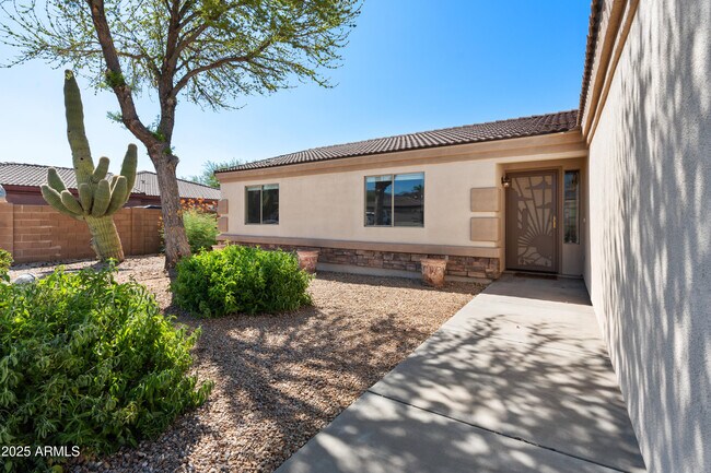 Building Photo - 22601 Weaver Valley Dr