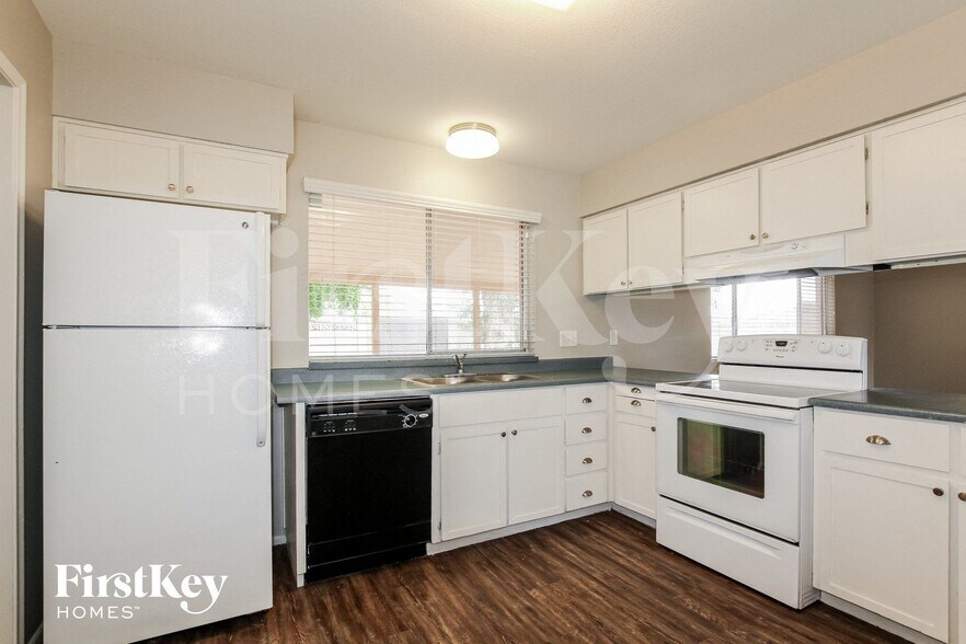 Building Photo - 3846 W Dalphin Rd