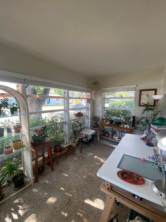 Building Photo - 713 SW 7th St