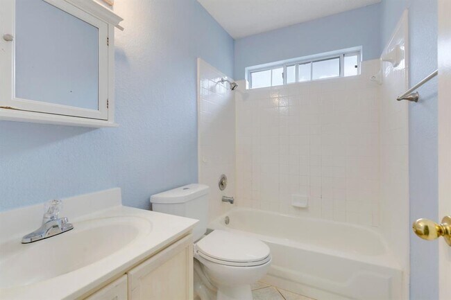 Building Photo - 1807 Timber Ridge Dr