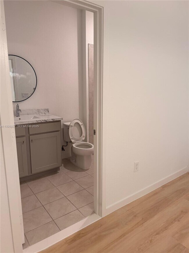 Building Photo - 711 SW 11th St