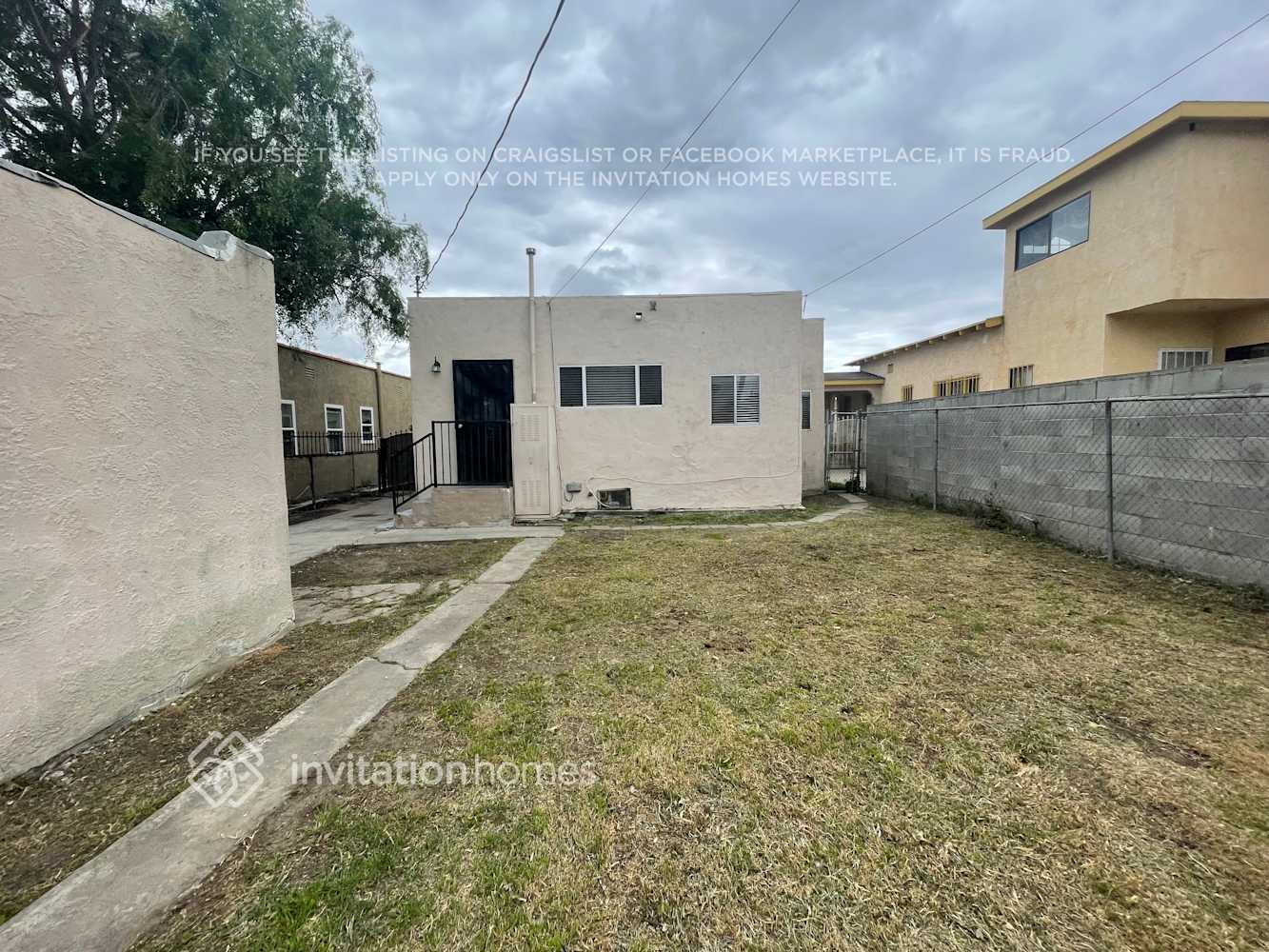 Building Photo - 641 W 106th St