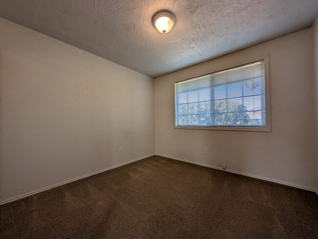 Building Photo - Wonderful 3-Bedroom, 2-Bath Home in Great ...