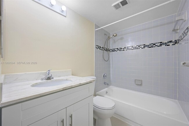 Building Photo - 530 S Park Rd