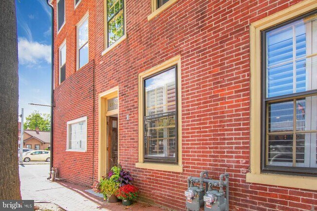 Building Photo - 8 N New St