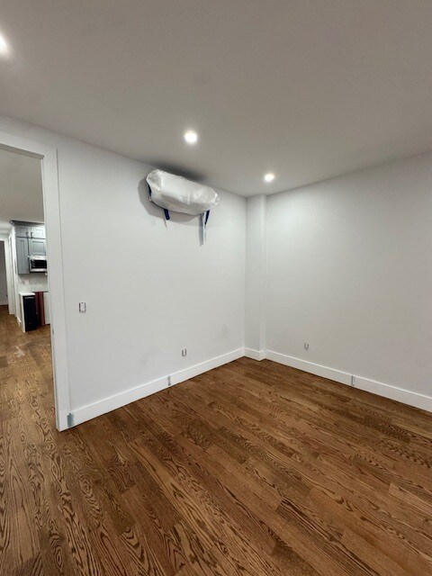 Building Photo - 275 E 55th St