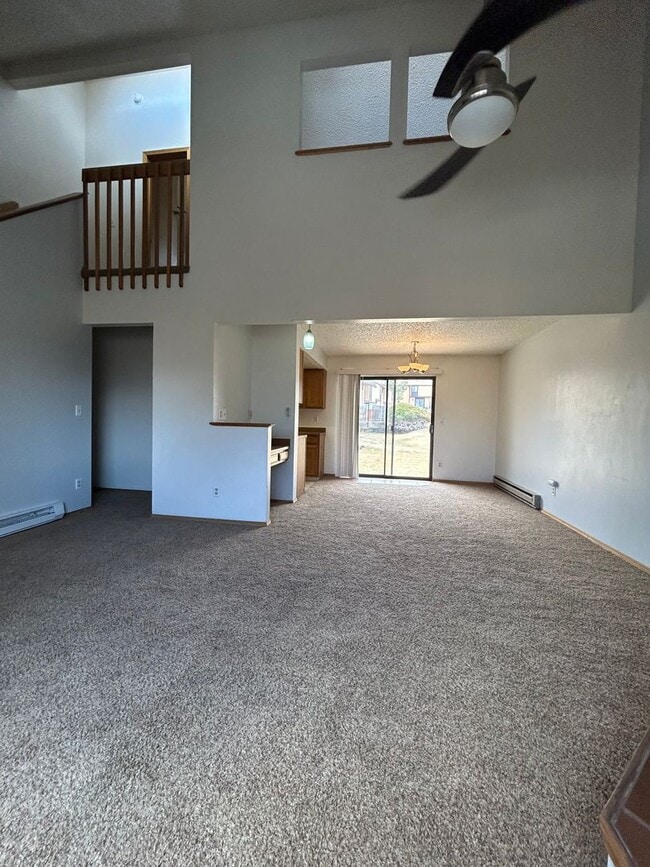 Building Photo - 1 Bedroom 1 Bathroom Townhome